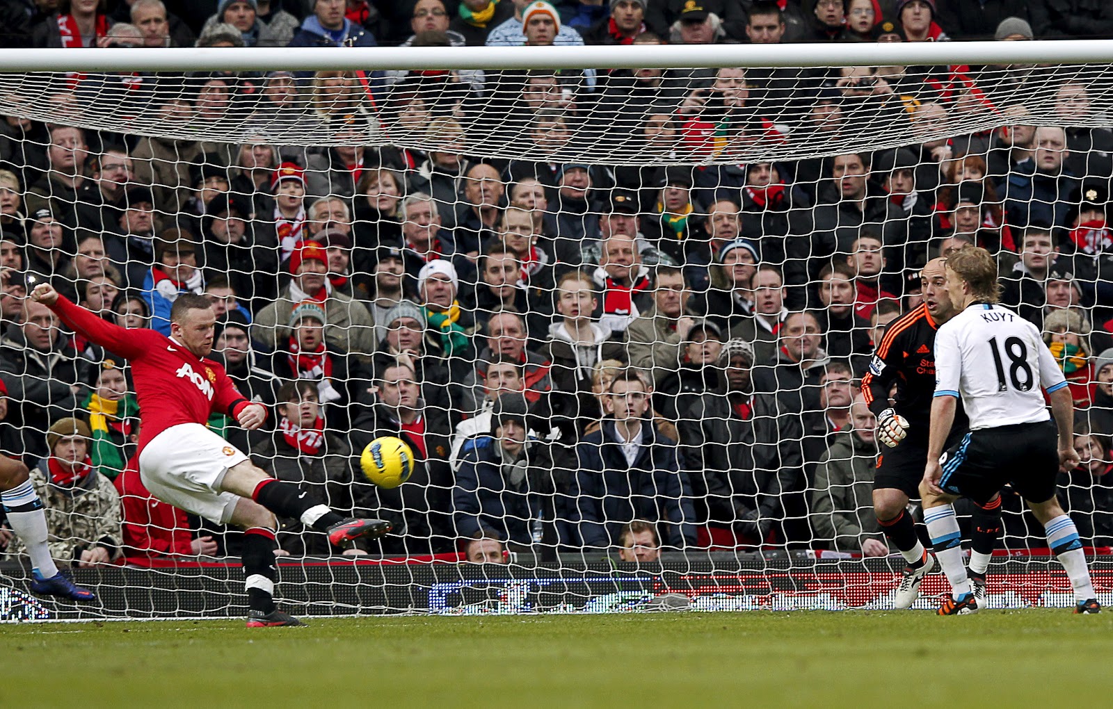 http://3.bp.blogspot.com/-MPsh4itP-MA/Tz70p9sx5uI/AAAAAAAABSc/4bRBaNCl71c/s1600/Manchester+United+vs+Liverpool+epl+feb+2012+Wayne+Rooney+volley+goal.jpg