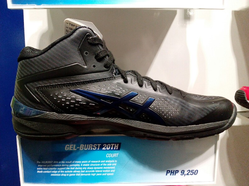 asics trinoma