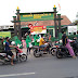 Koramil Winong berbagi takjil dan masker kepada masyarakat dan pengguna jalan