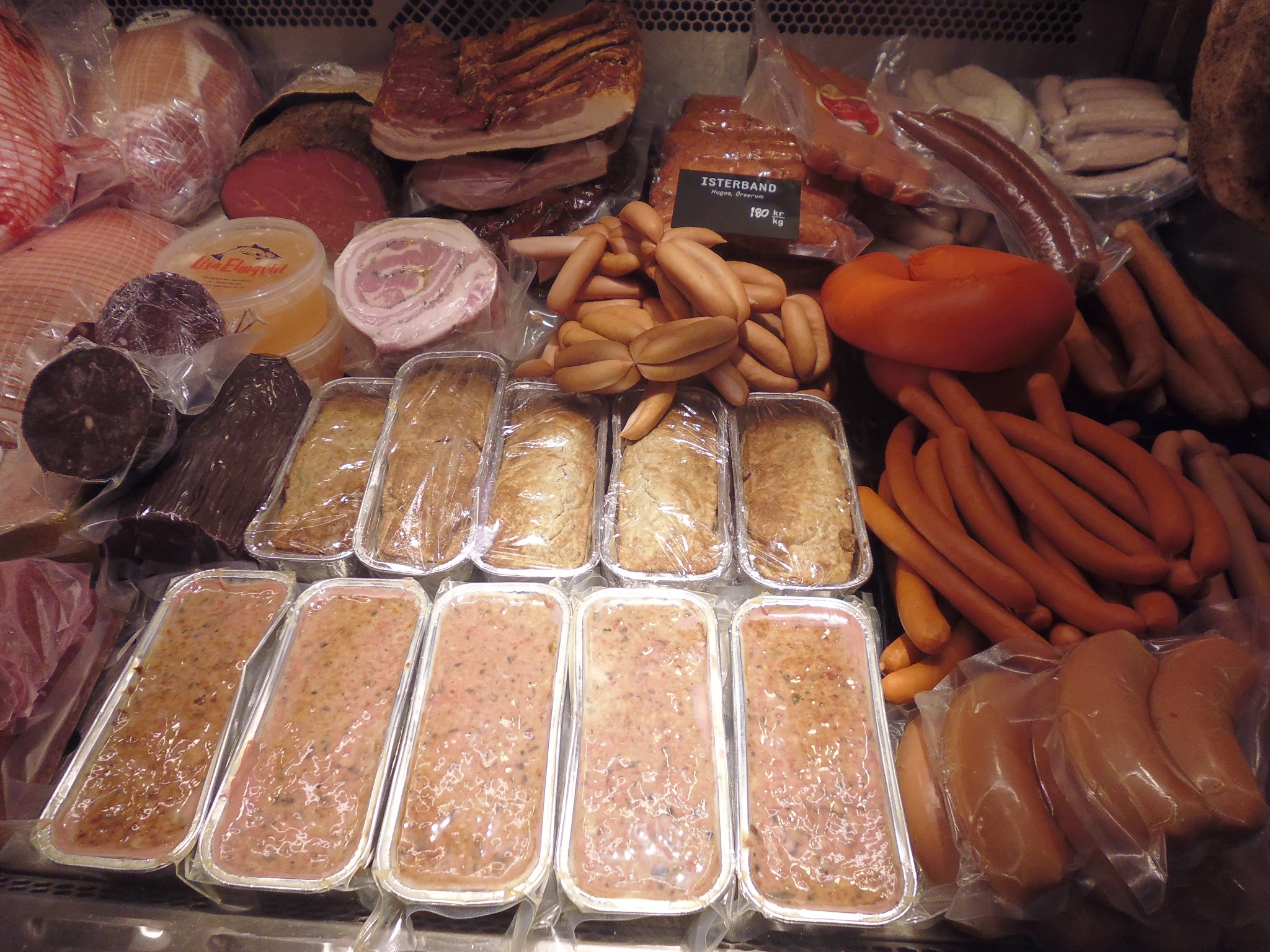 Comida típica en el Mercado Östermalms Saluhall (Estocolmo) (@mibaulviajero)