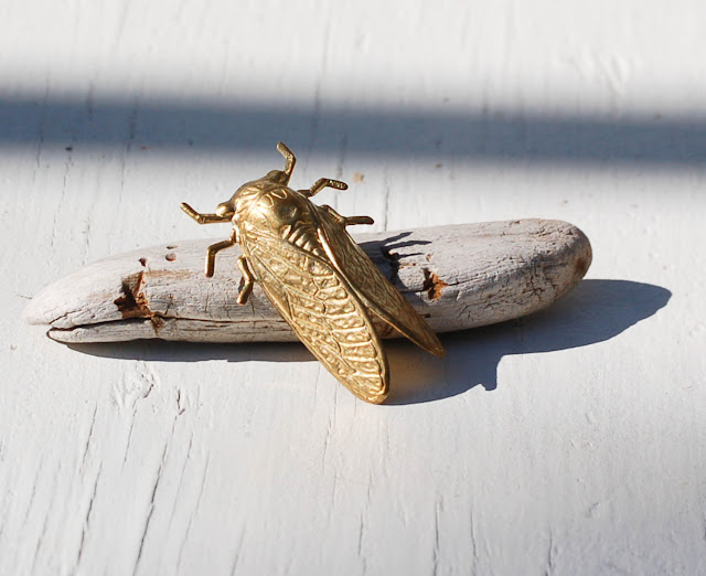 https://www.etsy.com/listing/165611302/cicada-brooch-insect-pin-golden-brass?ref=shop_home_active_7&ga_search_query=tie%2Bpin