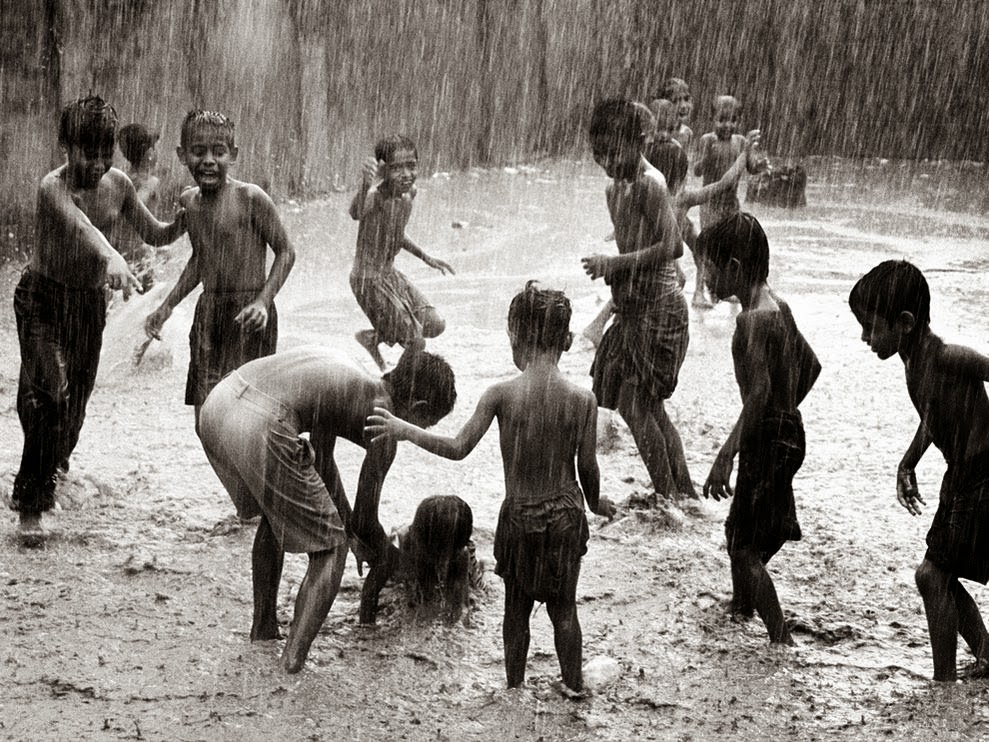 Children In Rain Pictures, Images & Photos Picture Gallery