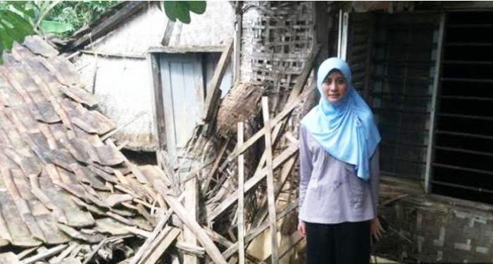 Guru TK Cantik (Yeri) Tinggal di Rumah Reyot Hampir Ambruk - Beragam