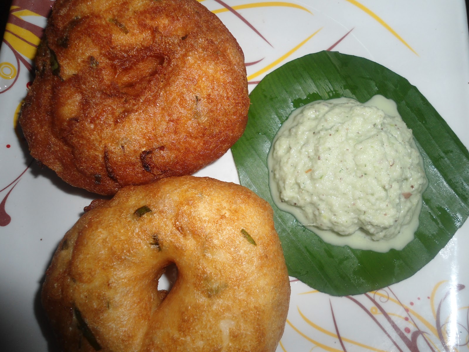 to Sreeja's Kitchen... Medu Vada and Coconut Chutney