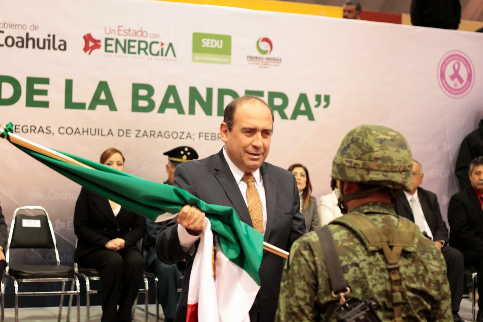 ENCABEZA GOBERNADOR CEREMONIA DEL DÍA DE LA