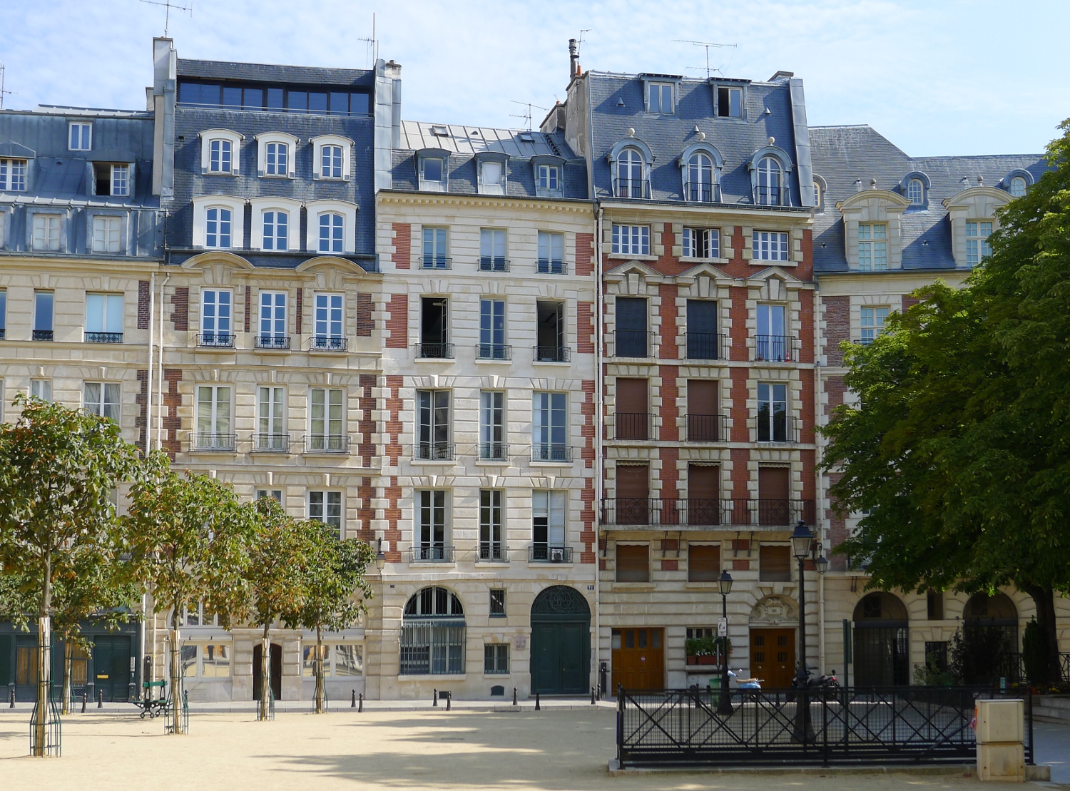 1 La aventura de vivir en Paris Place Dauphine