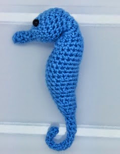 http://translate.google.es/translate?hl=es&sl=en&u=http://www.lonemer.com/2014/12/free-seahorse-pattern.html&prev=search