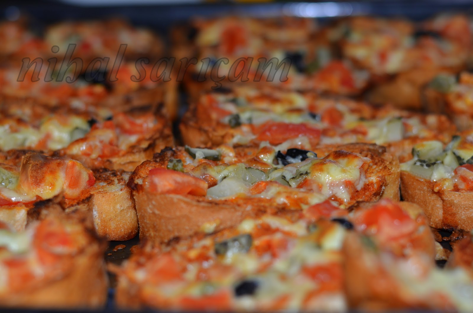 Nihal SARIÇAM BAYAT EKMEKLİ MİNİ PİZZA