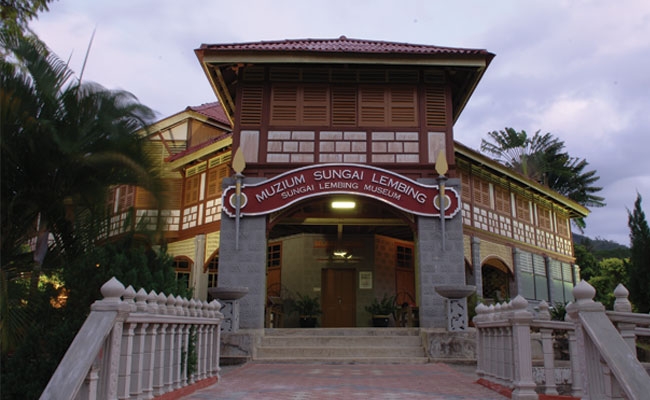 SUNGAI LEMBING THE HIDDEN VALLEY TOURS PACKAGE