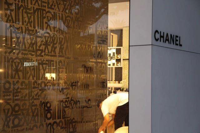 RETNA x Chanel Store Robertson Blvd, Los Angeles – StreetArtNews