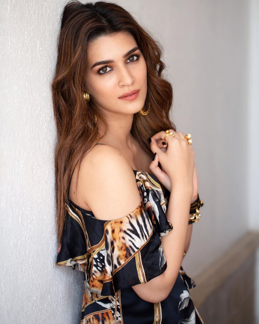 Kriti Sanon Beautiful Photos With Dressing Styles First Ray Fashion