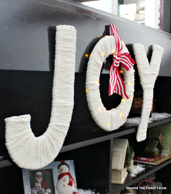 Christmas sign, Joy, warm and fuzzy, chenille yarn, wreath, DIY, http://www.beyondthepicket-fence.com/2016/12/12-days-of-christmas-day-11-warm-and.html