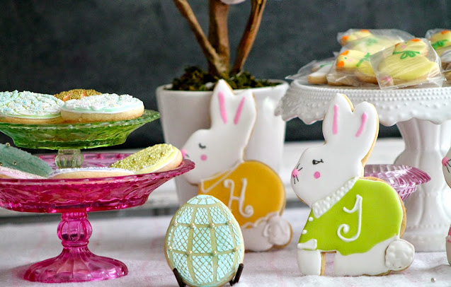 Faberge Eggs,Faberge eggs cookies, how to decorate cookies with stencils, como decorar galletas con estencil, Easter cookies, cookie decorating tutorials, cookie decorating ideas, Easter cookies ideas