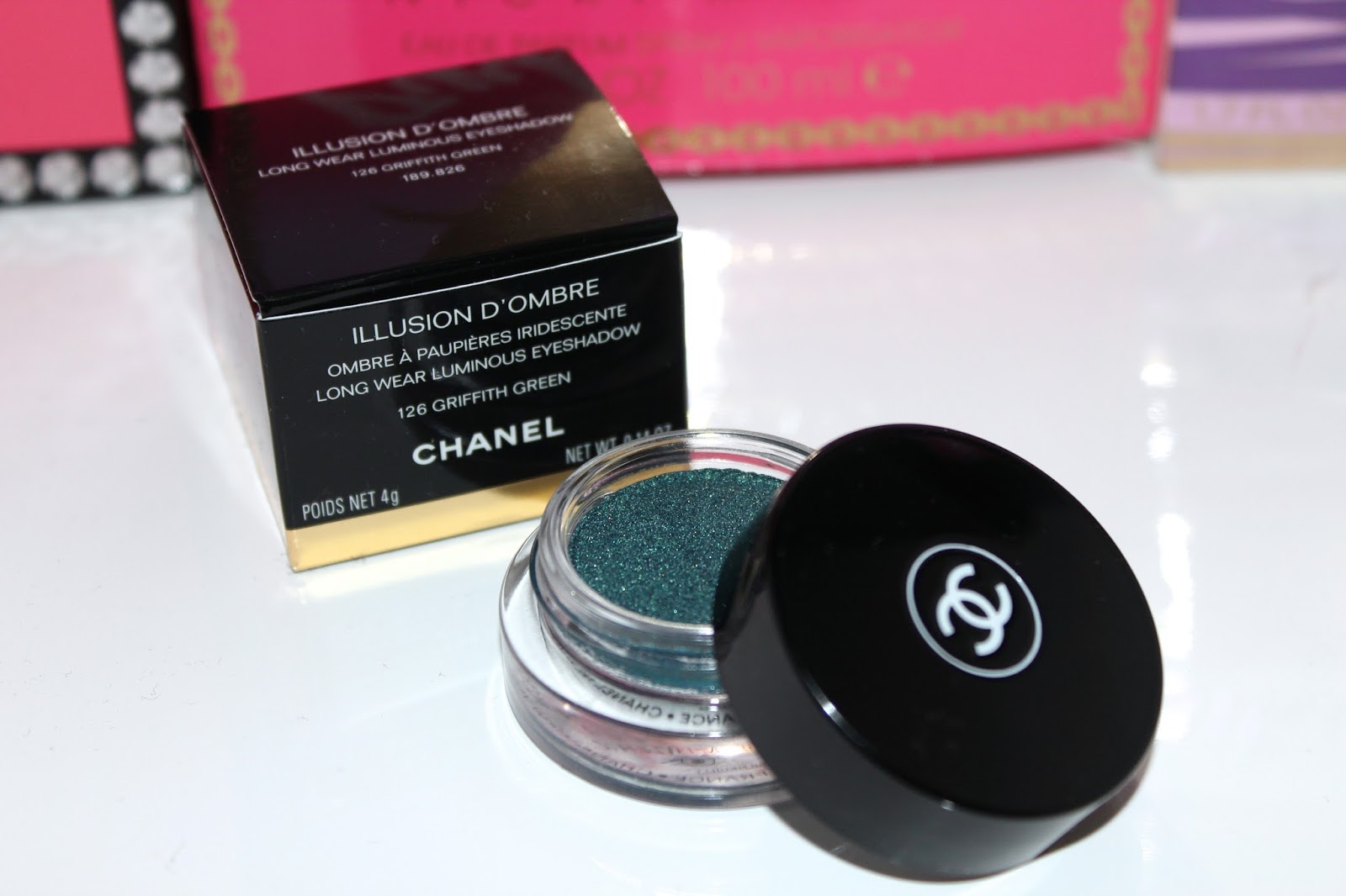Chanel Illusion D'Ombre Long Wear Luminous Eyeshadow # 126 Griffith Green