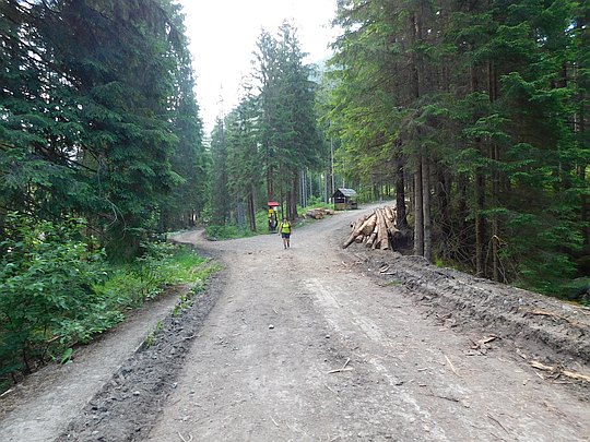 Rázcestie Jamnickej a Račkovej (950 m n.p.m.).