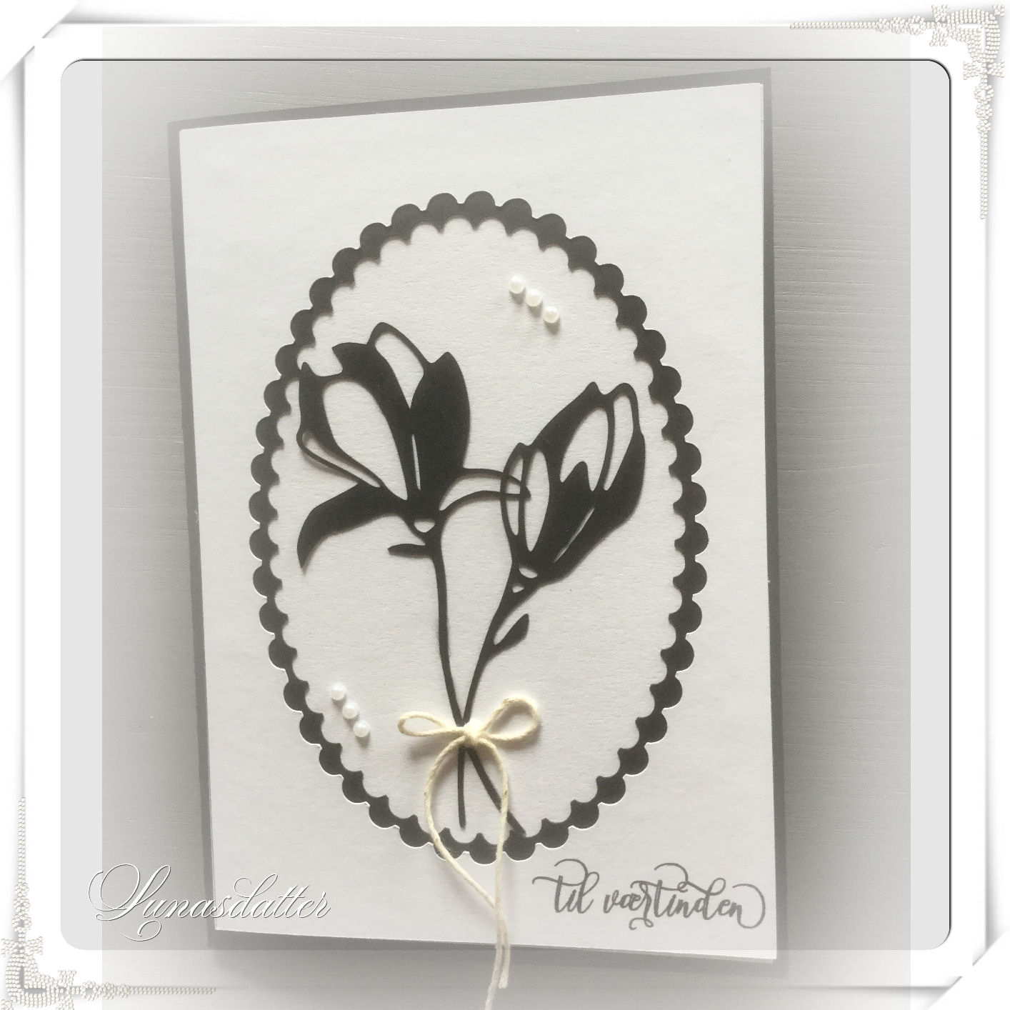 Lunasdatters Scrapbooking: 2 sort-hvide super enkelte kort