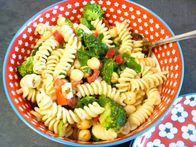 Light and Refreshing Garden Fresh Pasta Salad is so outstanding an emplty bowl is all that will be left! - Slice of Southern