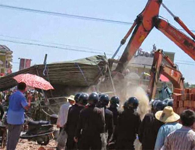Governo derruba com bulldozer igreja declarada 'ilegal'