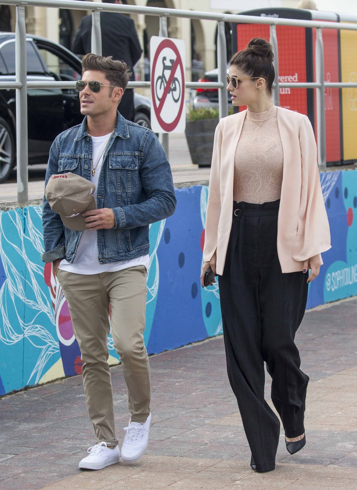 Zac Efron Source Perú Alexandra Daddario y Zac Efron Bondi Beach