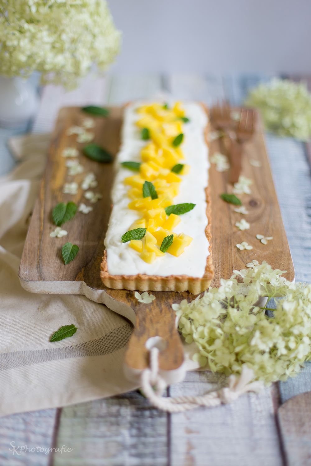 Für sonnige Sommertage: Mango-Tarte mit frischer Minze und Joghurt ...