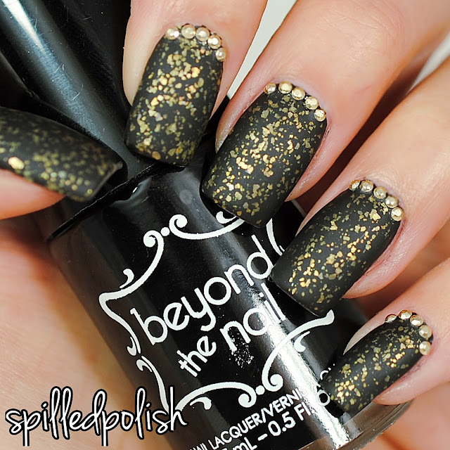 spilledpolish: Gold Flakes All Over My Nails!