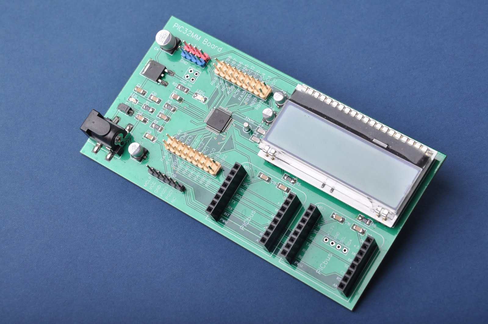 PIC32MM - Low cost development Board