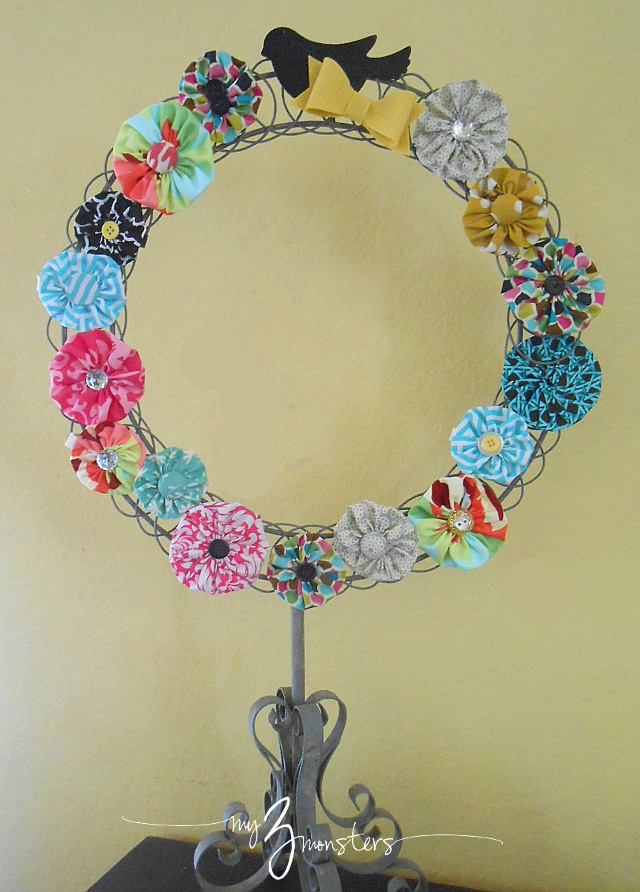 How to make a spring wreath out of fabric yo yo rosettes