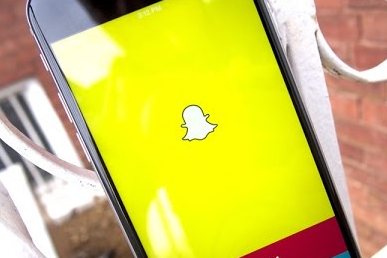 Fitur Facebook yang Satu Ini Sekarang Juga Dimiliki Oleh Snapchat, Apakah Itu?