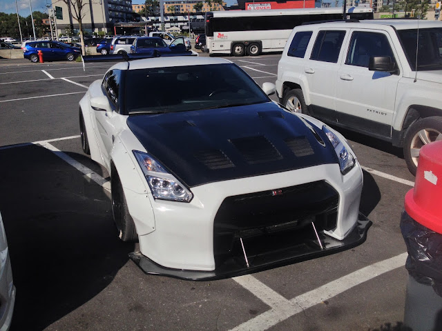 Carbon Fiber hood and Diffuser on Wide Body White Nissan GTR