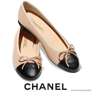 Meghan Markle wore Chanel Leather Ballerina Flats Beige and Black