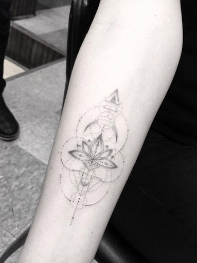 Este geométricas lotus flower design