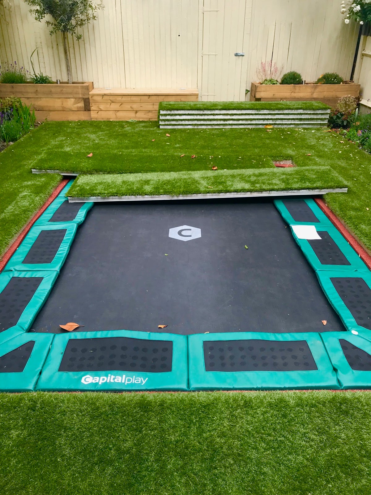 London Garden Designer Sunken trampoline with walk on aluminum lid