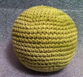 http://www.amigurumis4you.com/article-amigurumi-patron-pelota-108371441.html