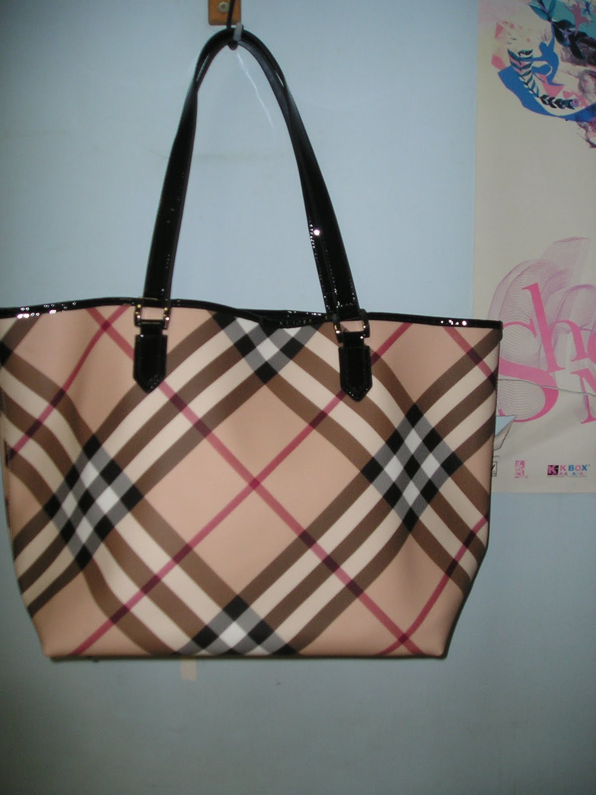 Lady Connection: Burberry Authentic Tote Bag with wristlet