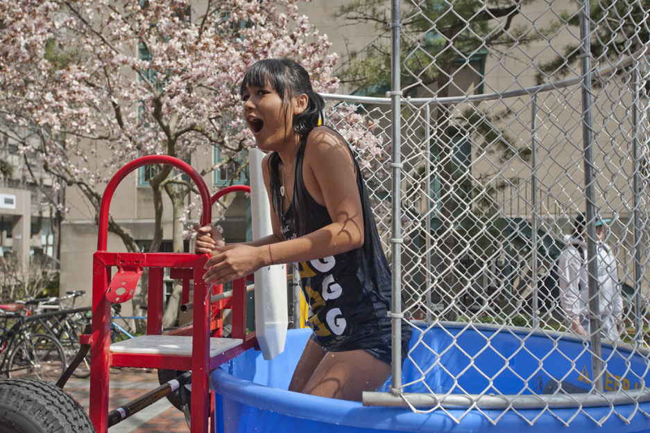 guys-fuck-dunk-tank-girls-gallery