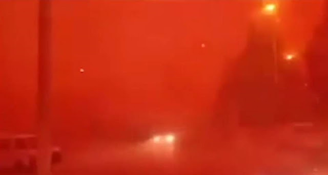 Algerian Sky suddenly turns into red – Sahara Sand or Iron Oxide?  Red%2BSky%2BAlgeria