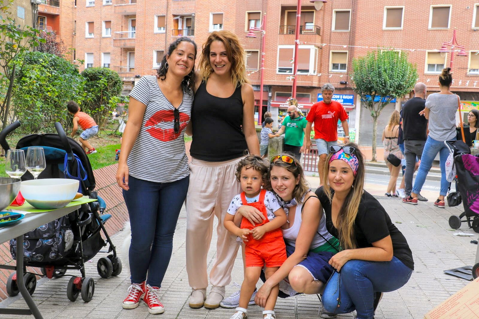 Beurko Bagatza se entrega a la gastronomía en un caluroso sábado de fiestas