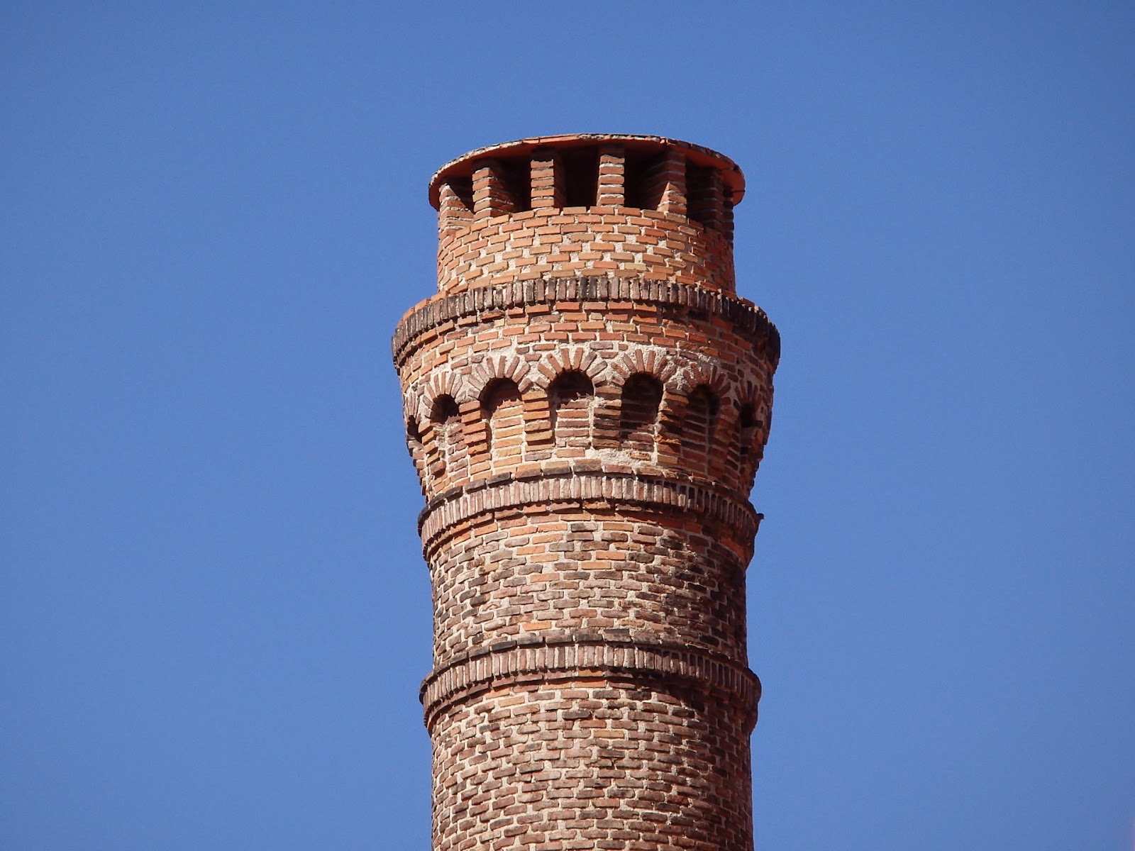 MadridMetropolis - Detalles de Madrid: Chimeneas olvidadas de Madrid