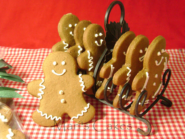 Mari's Cakes: Gingerbread Cookies, Galletas de Jengibre