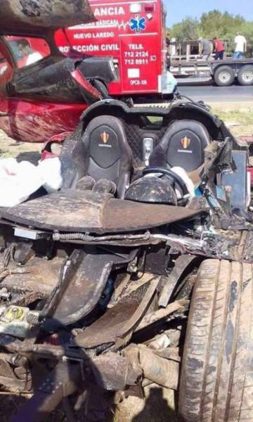 rare_supercar_completely_destroyed_in_a_crash_in_northern_mexico_640_03.jpg