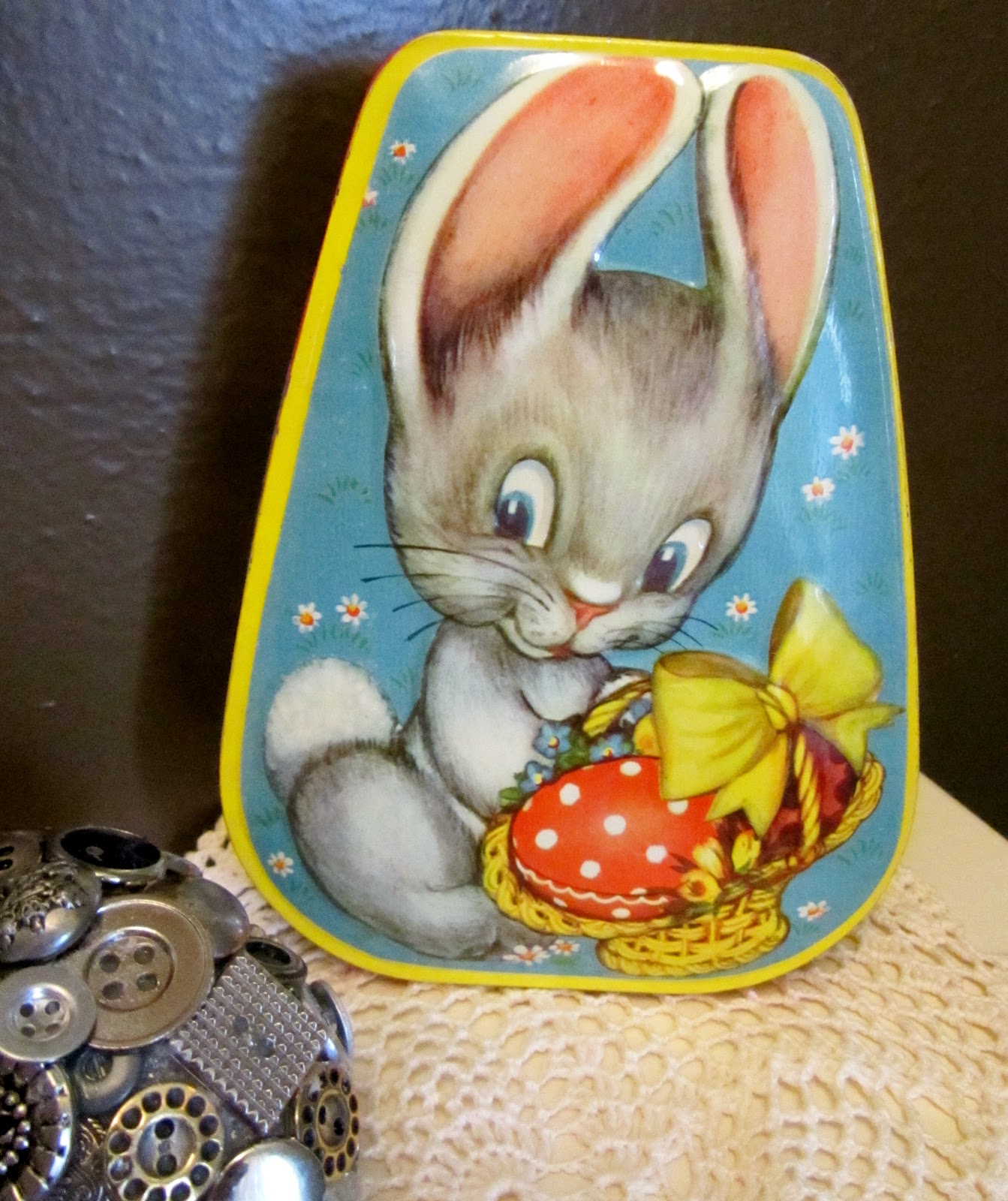 Vintage Easter Collectibles and an African Violet Organized Clutter