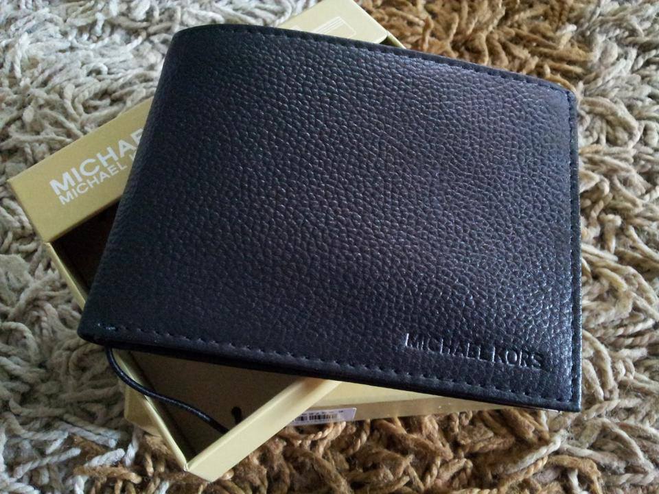 WELCOME TO BUNGAPAGECLOSET: Michael Kors Mens Leather Passcase Wallet Black
