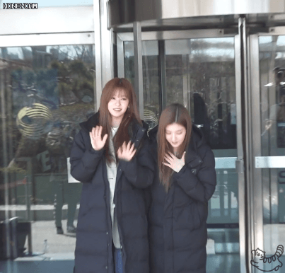 일요일에도 쉬지 않는 미모 은비 민주