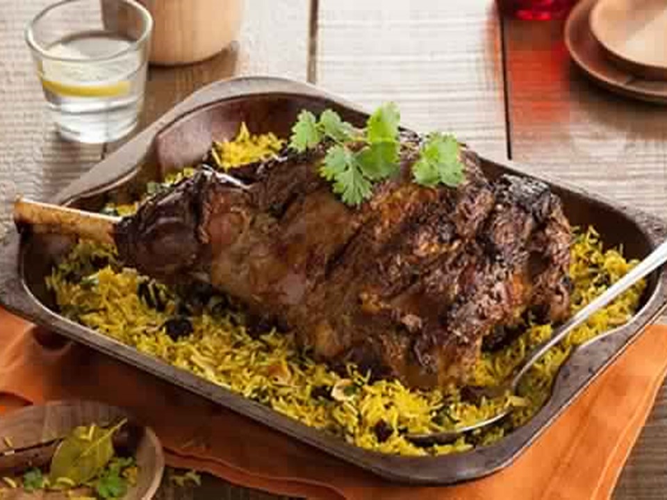 فخذ خروف مشوىِ بالزعفران