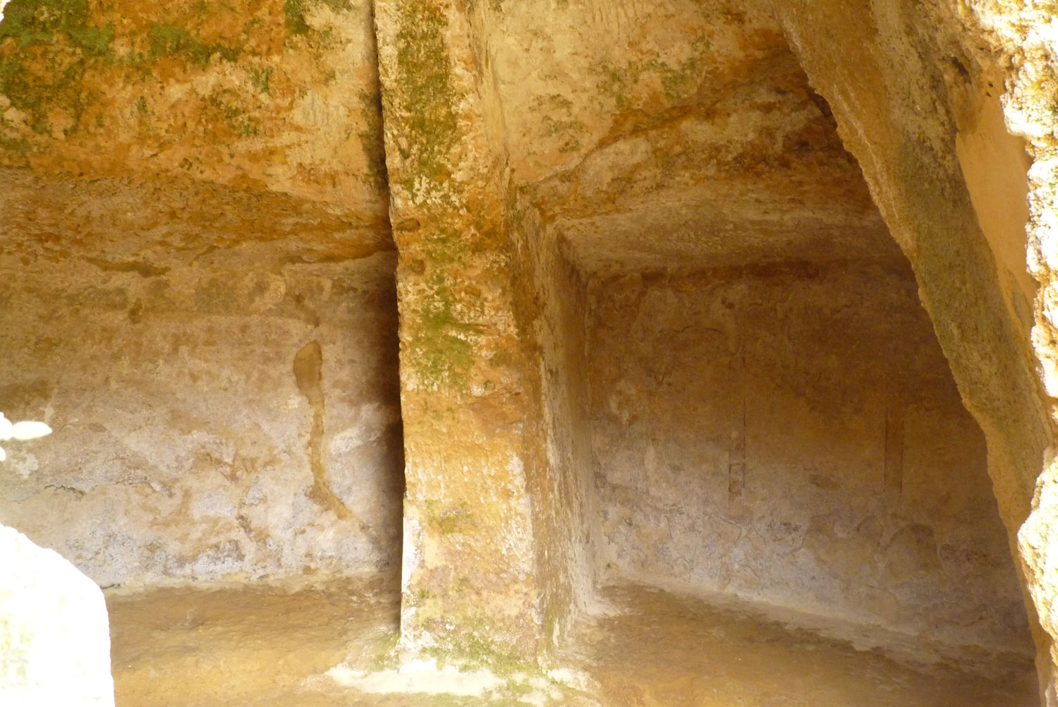Las fotografías de Miguel Roa Tumbas romanas en Carmona (Sevilla)