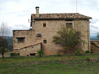 La façana sud de la masia del Collet de Dalt