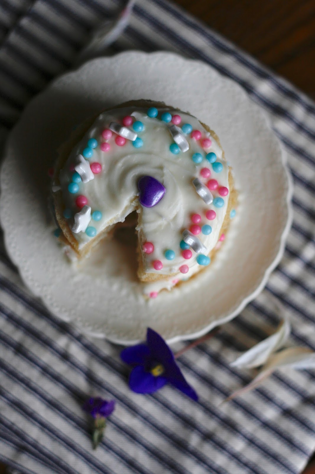 Indigo Scones Mini Vanilla Tin Can Cake, and a Blogiversary