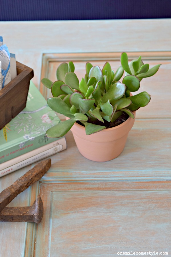 Check out this easy way to add rustic farmhouse charm to your home with this DIY coffee table made from an old door!