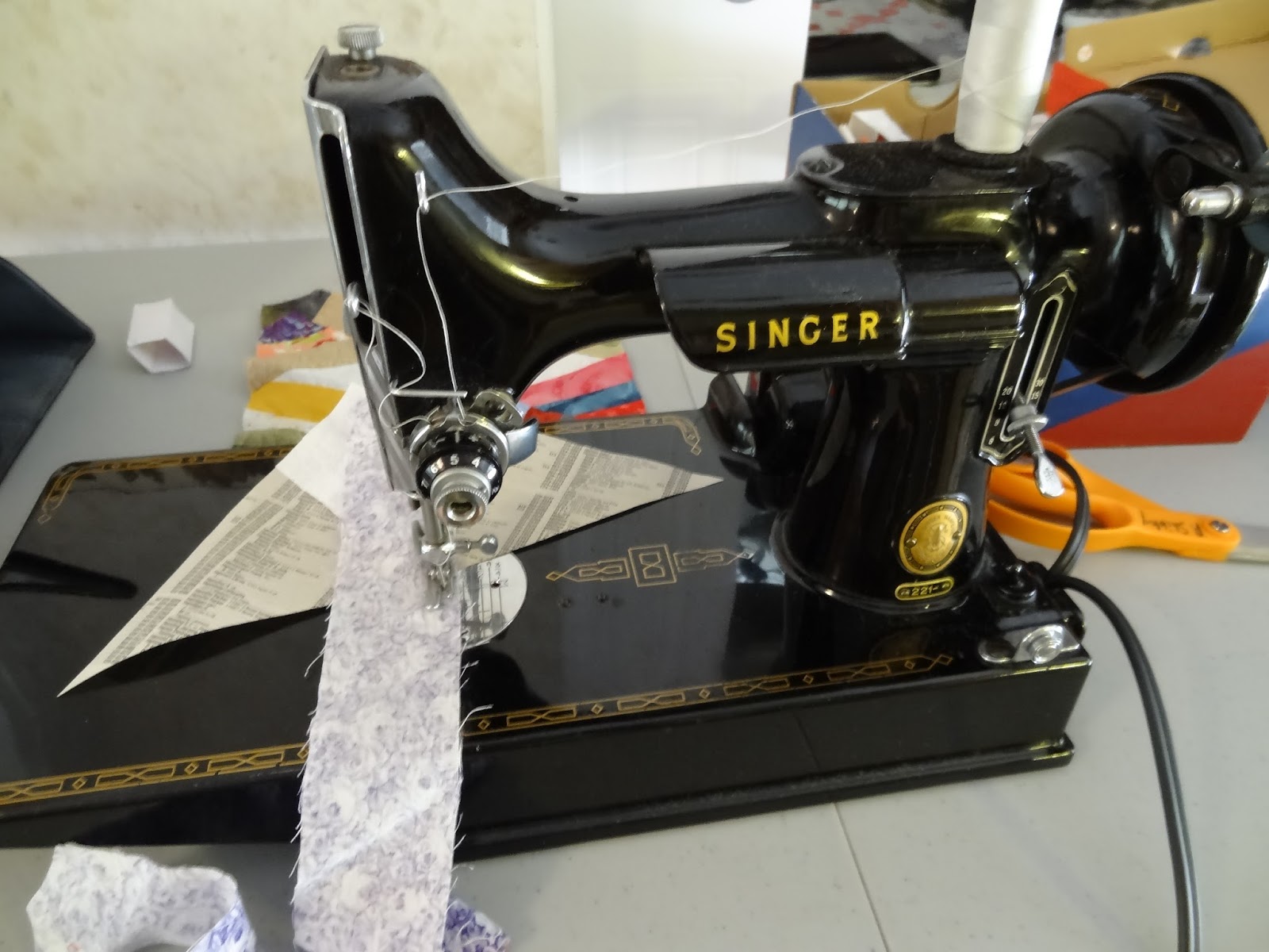 Love Laugh Quilt: Sunny Sewing