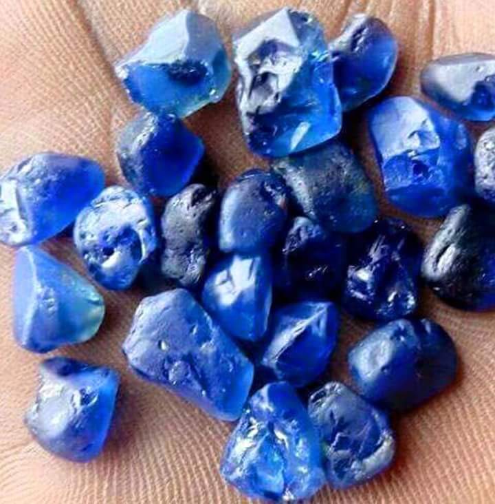 NIGERIAN CRYSTALS, GEMS AND ROCKS NIGERIA HAS THE LARGEST GEMSTONE